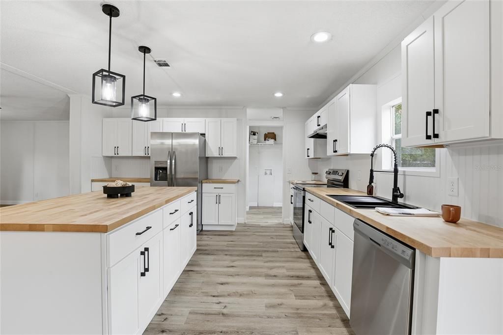 En Venta: $259,900 (4 camas, 3 baños, 2280 Pies cuadrados)