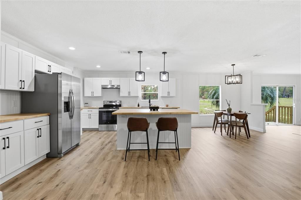 En Venta: $259,900 (4 camas, 3 baños, 2280 Pies cuadrados)