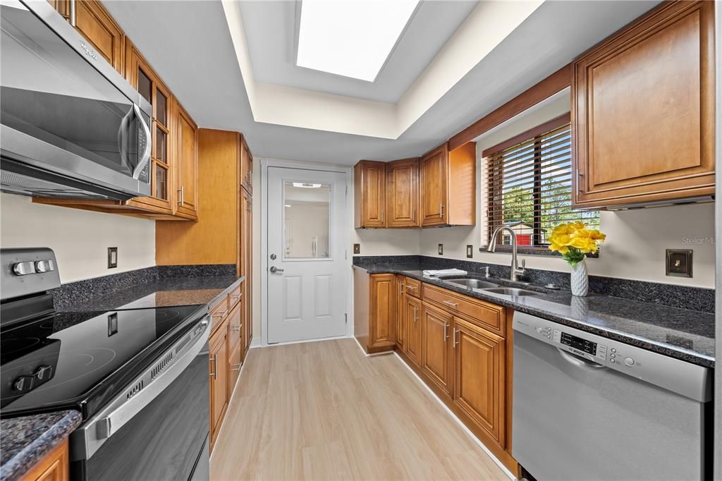 На продажу: $475,000 (3 спален, 2 ванн, 1636 Квадратных фут)