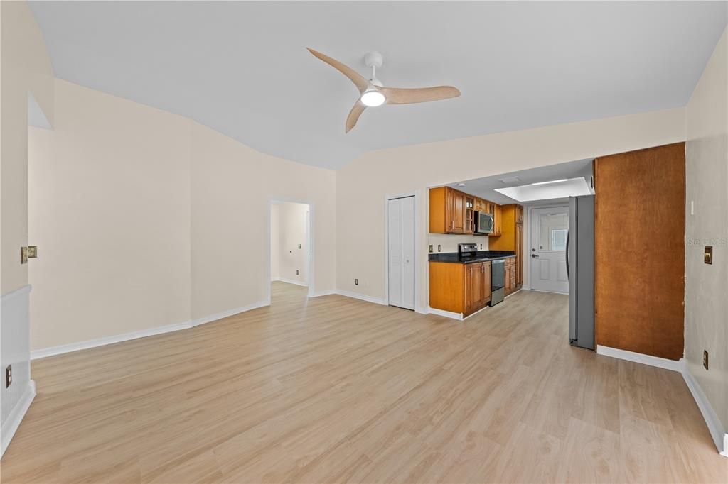 На продажу: $475,000 (3 спален, 2 ванн, 1636 Квадратных фут)