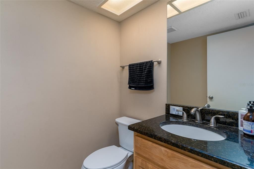 На продажу: $300,000 (3 спален, 2 ванн, 1930 Квадратных фут)