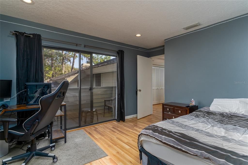 На продажу: $300,000 (3 спален, 2 ванн, 1930 Квадратных фут)