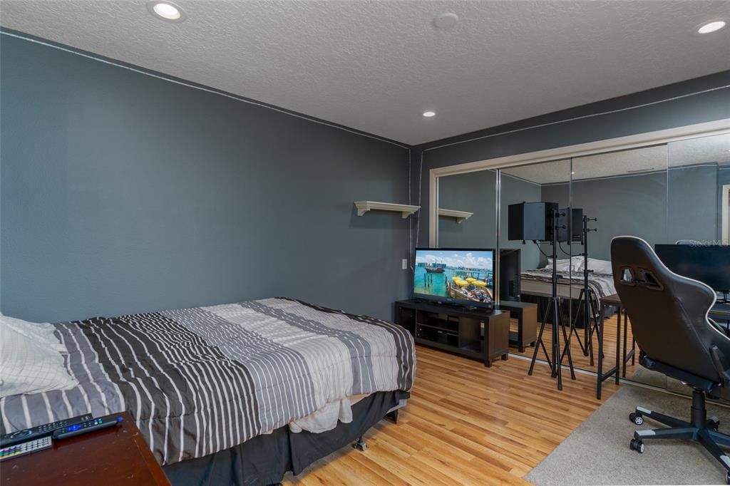 На продажу: $300,000 (3 спален, 2 ванн, 1930 Квадратных фут)