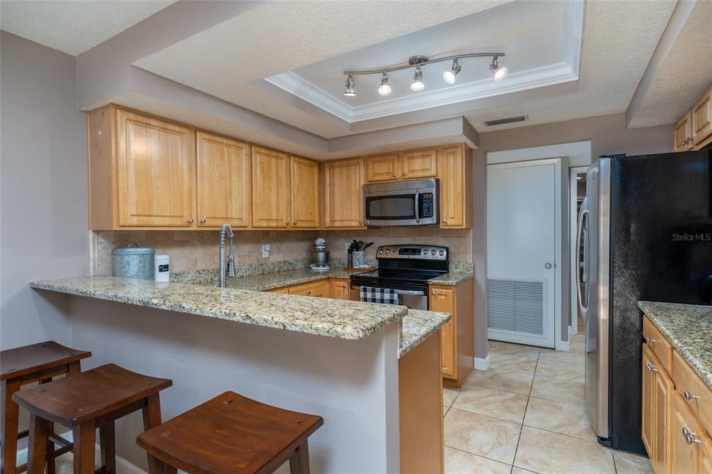 На продажу: $300,000 (3 спален, 2 ванн, 1930 Квадратных фут)