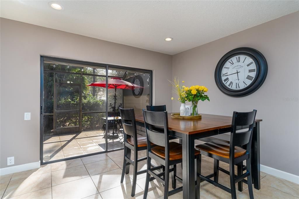 На продажу: $300,000 (3 спален, 2 ванн, 1930 Квадратных фут)