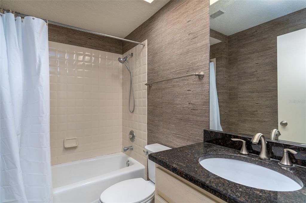 На продажу: $300,000 (3 спален, 2 ванн, 1930 Квадратных фут)