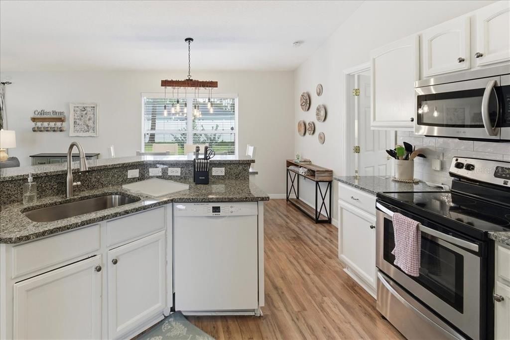 待售: $294,999 (3 贝兹, 2 浴室, 1315 平方英尺)