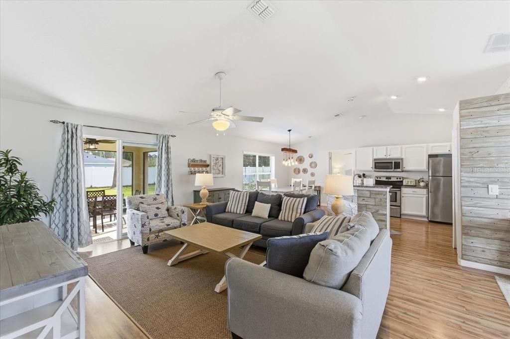 待售: $294,999 (3 贝兹, 2 浴室, 1315 平方英尺)