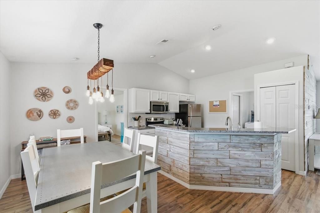 待售: $294,999 (3 贝兹, 2 浴室, 1315 平方英尺)