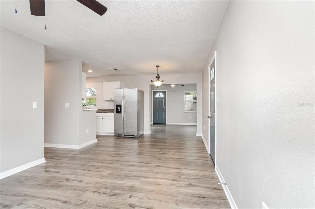 For Sale: $285,000 (3 beds, 1 baths, 1027 Square Feet)