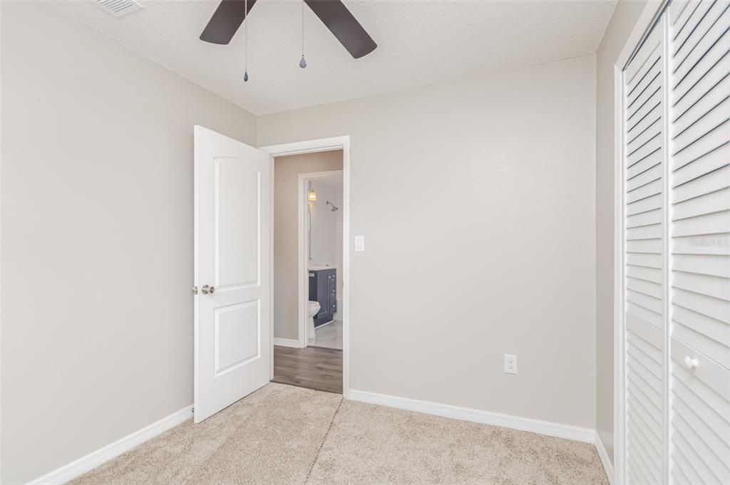 For Sale: $285,000 (3 beds, 1 baths, 1027 Square Feet)