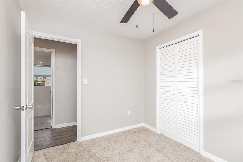 For Sale: $285,000 (3 beds, 1 baths, 1027 Square Feet)