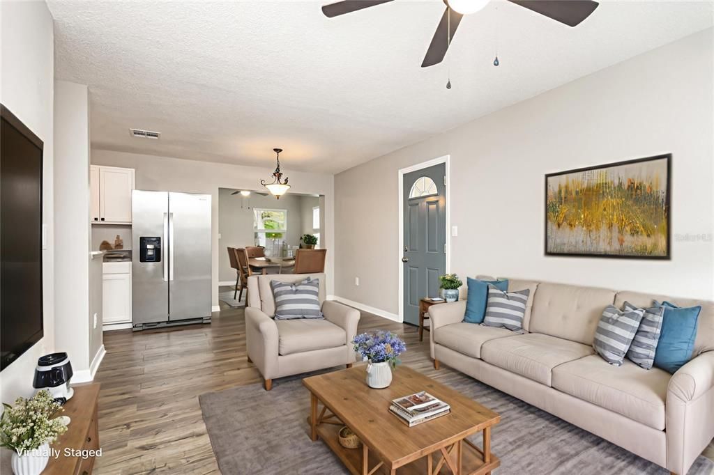 For Sale: $285,000 (3 beds, 1 baths, 1027 Square Feet)