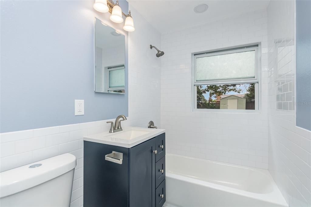 For Sale: $285,000 (3 beds, 1 baths, 1027 Square Feet)