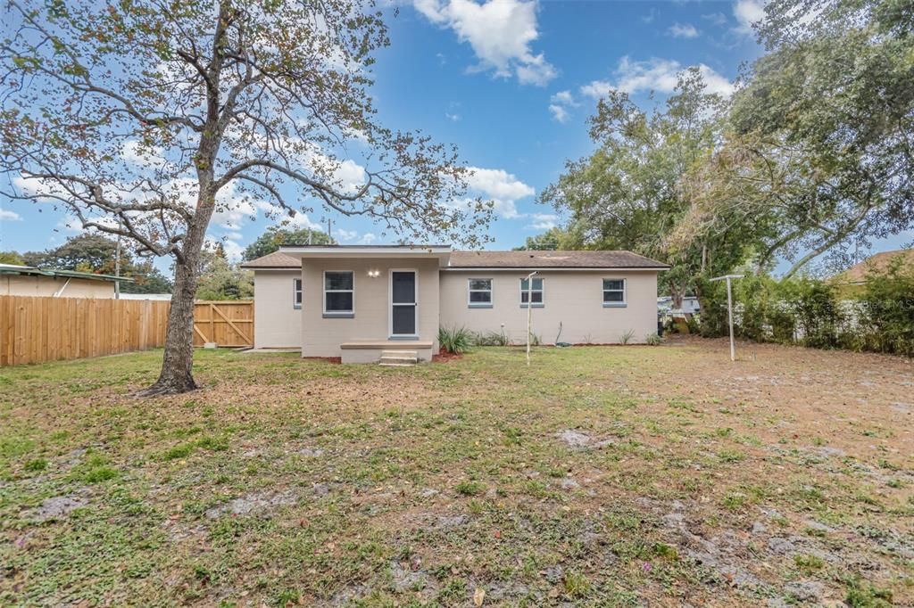 For Sale: $285,000 (3 beds, 1 baths, 1027 Square Feet)