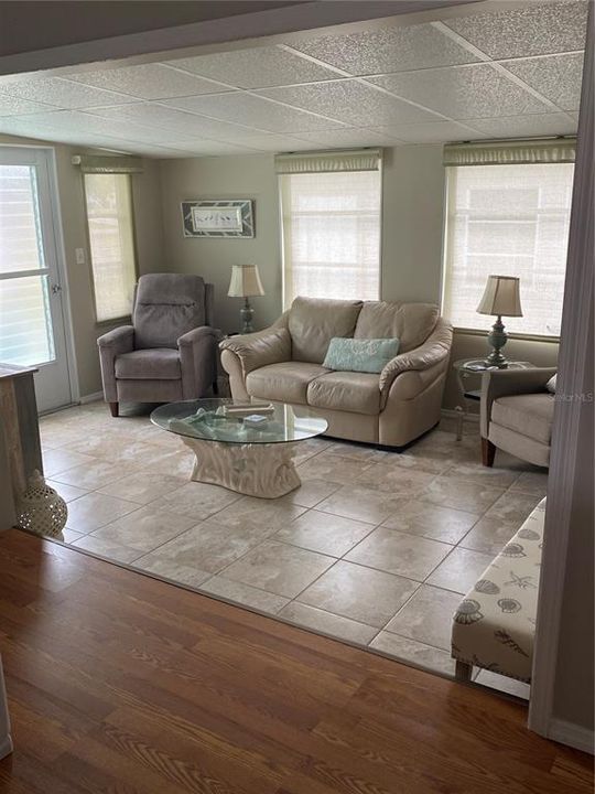 待售: $99,900 (2 贝兹, 2 浴室, 672 平方英尺)