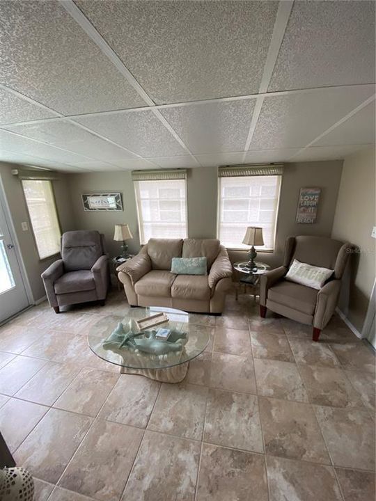 待售: $99,900 (2 贝兹, 2 浴室, 672 平方英尺)