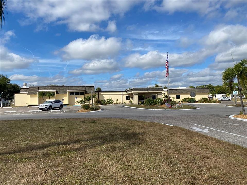 待售: $99,900 (2 贝兹, 2 浴室, 672 平方英尺)