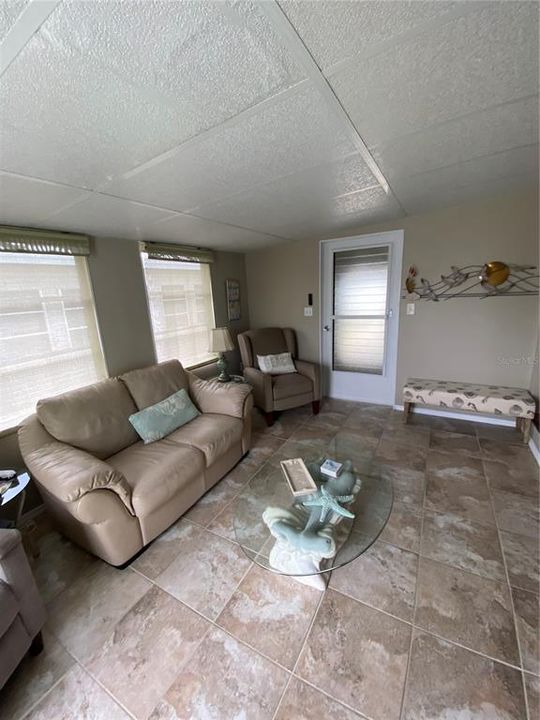 待售: $99,900 (2 贝兹, 2 浴室, 672 平方英尺)