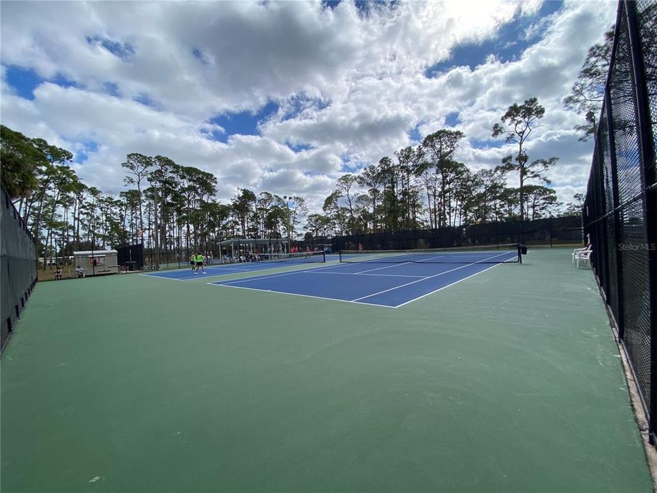 待售: $99,900 (2 贝兹, 2 浴室, 672 平方英尺)