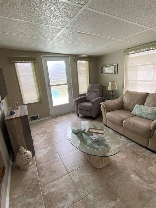 待售: $99,900 (2 贝兹, 2 浴室, 672 平方英尺)