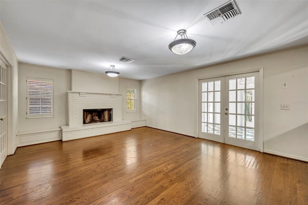 For Sale: $699,000 (4 beds, 2 baths, 2548 Square Feet)