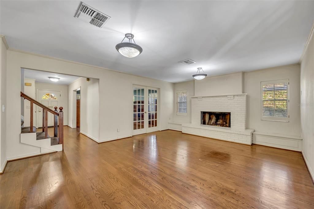 For Sale: $699,000 (4 beds, 2 baths, 2548 Square Feet)