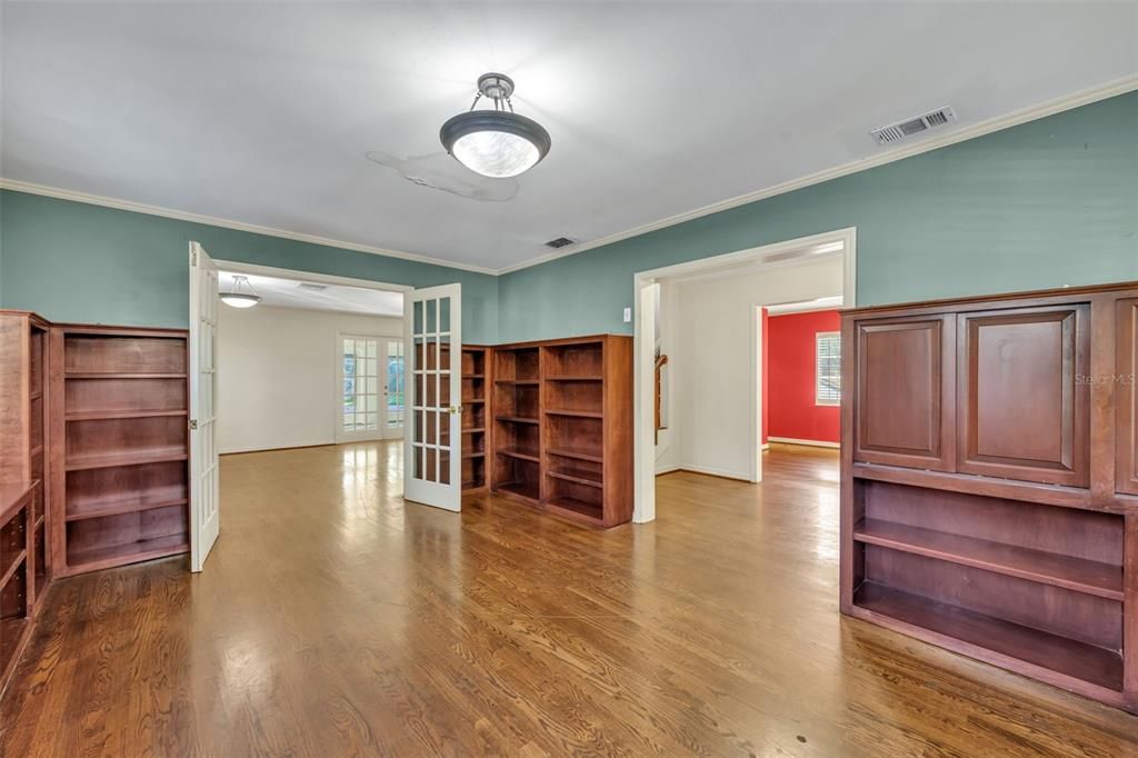 For Sale: $699,000 (4 beds, 2 baths, 2548 Square Feet)