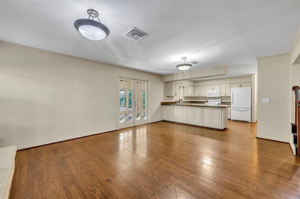 For Sale: $699,000 (4 beds, 2 baths, 2548 Square Feet)