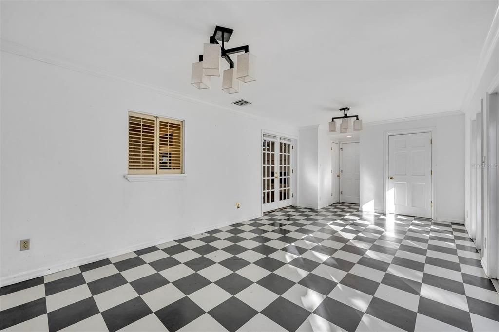 For Sale: $699,000 (4 beds, 2 baths, 2548 Square Feet)