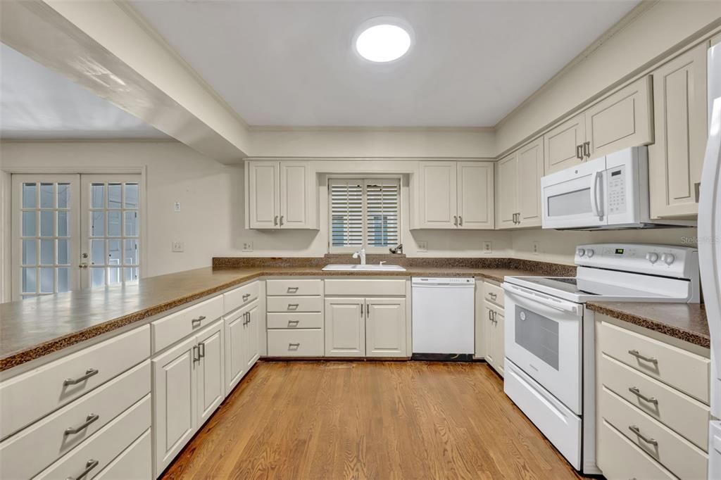 For Sale: $699,000 (4 beds, 2 baths, 2548 Square Feet)