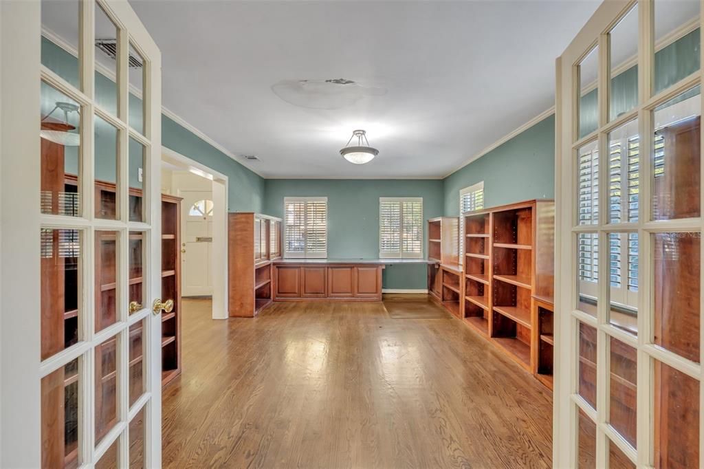 For Sale: $699,000 (4 beds, 2 baths, 2548 Square Feet)