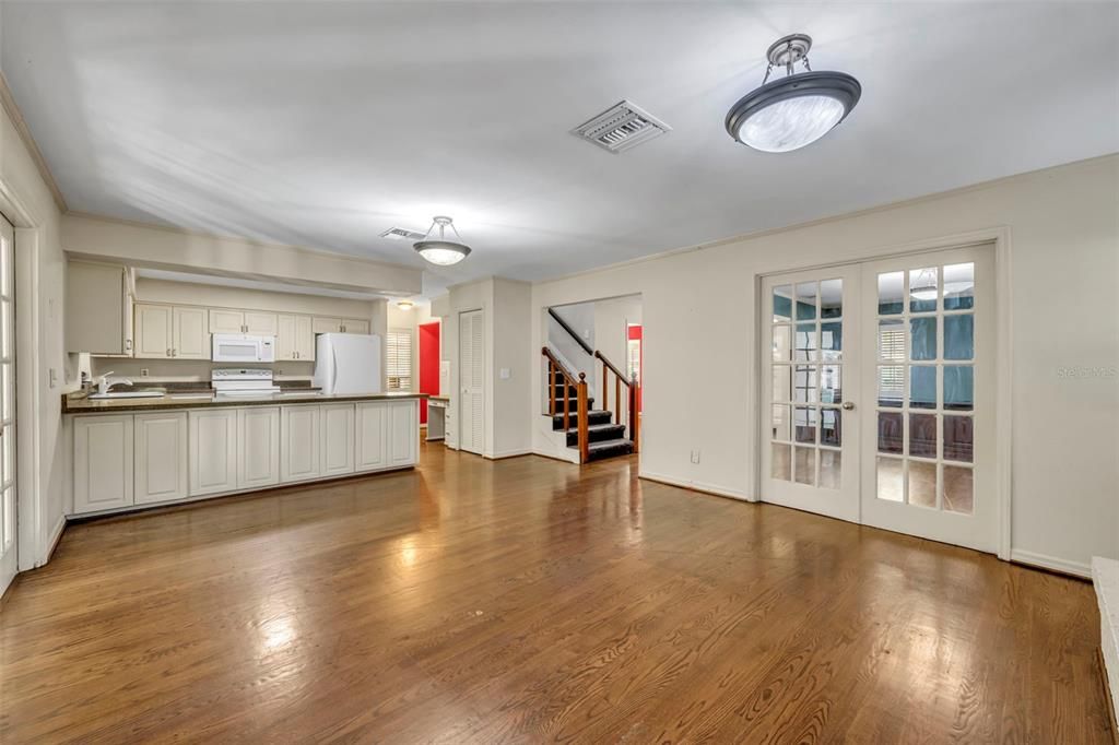 For Sale: $699,000 (4 beds, 2 baths, 2548 Square Feet)