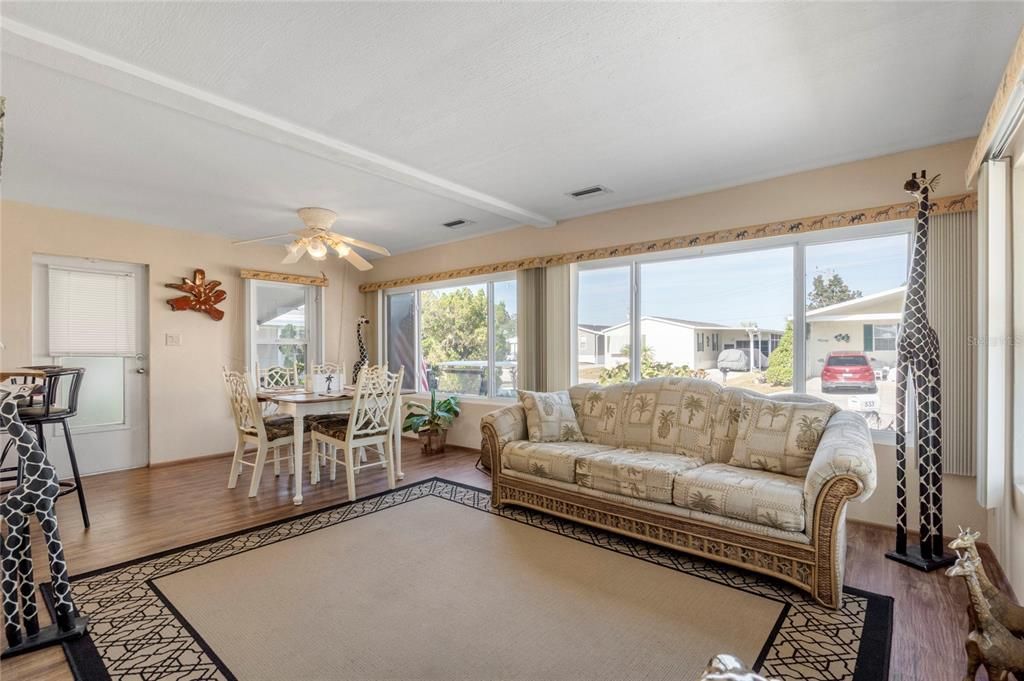 待售: $159,000 (2 贝兹, 2 浴室, 960 平方英尺)