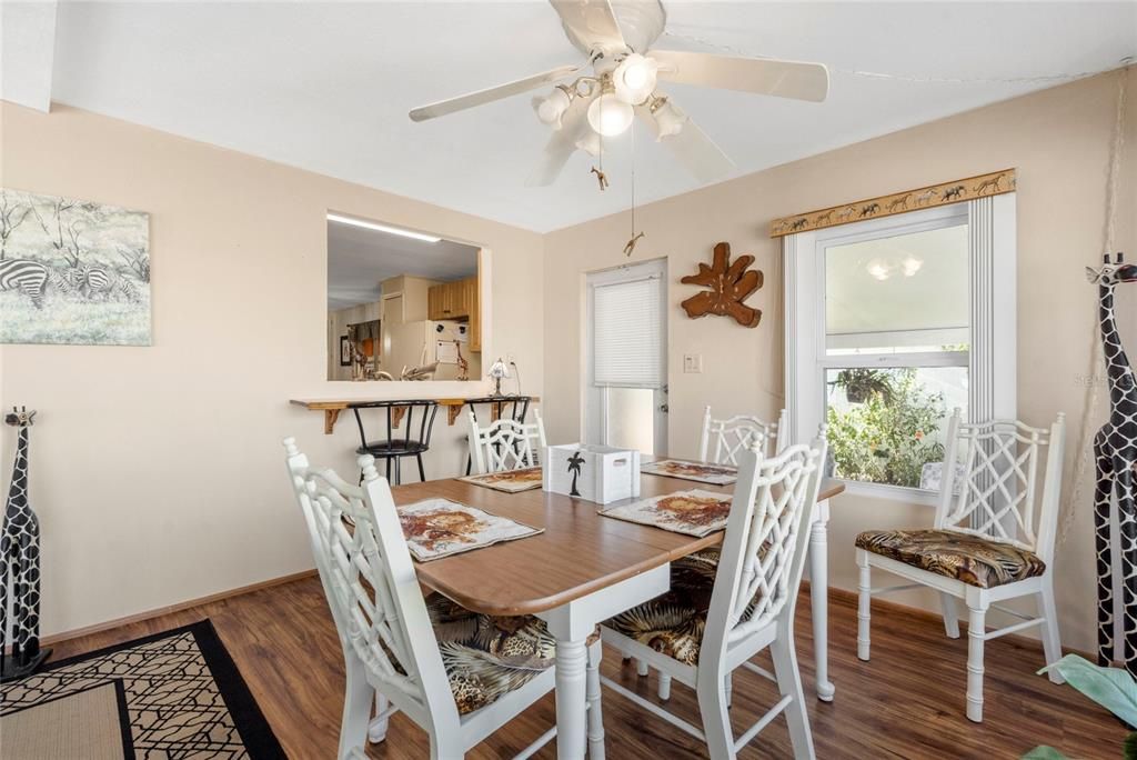 待售: $159,000 (2 贝兹, 2 浴室, 960 平方英尺)