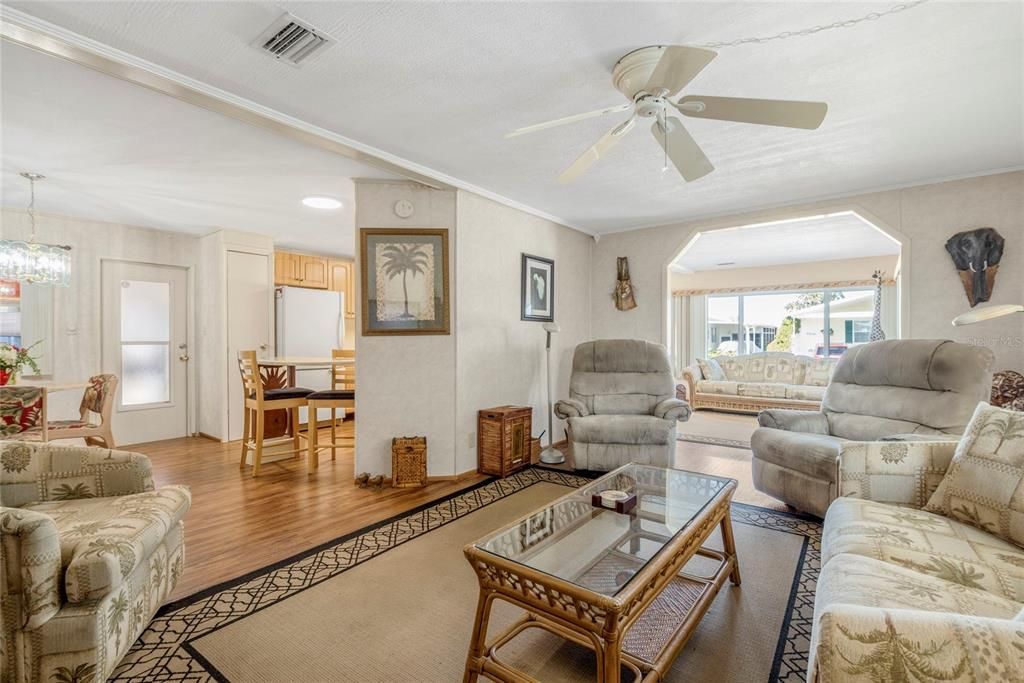 待售: $159,000 (2 贝兹, 2 浴室, 960 平方英尺)