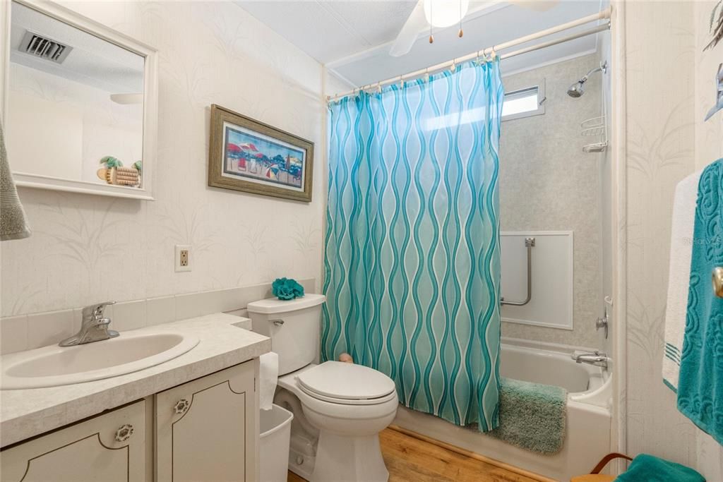 待售: $159,000 (2 贝兹, 2 浴室, 960 平方英尺)