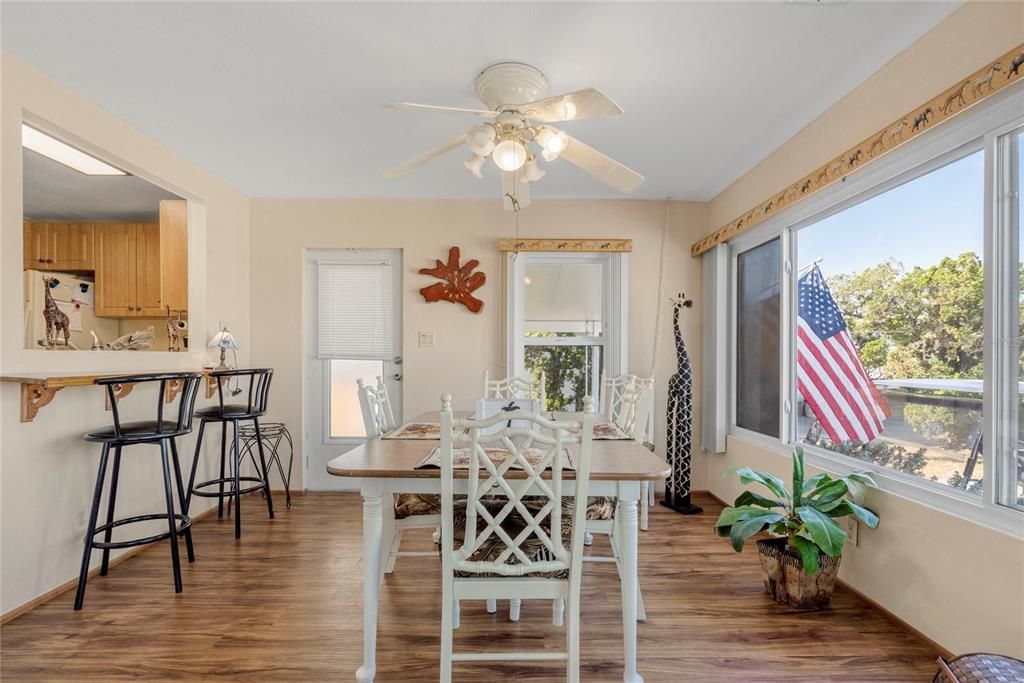 待售: $159,000 (2 贝兹, 2 浴室, 960 平方英尺)