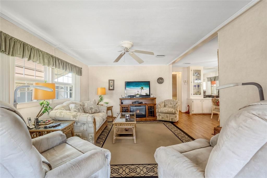 待售: $159,000 (2 贝兹, 2 浴室, 960 平方英尺)