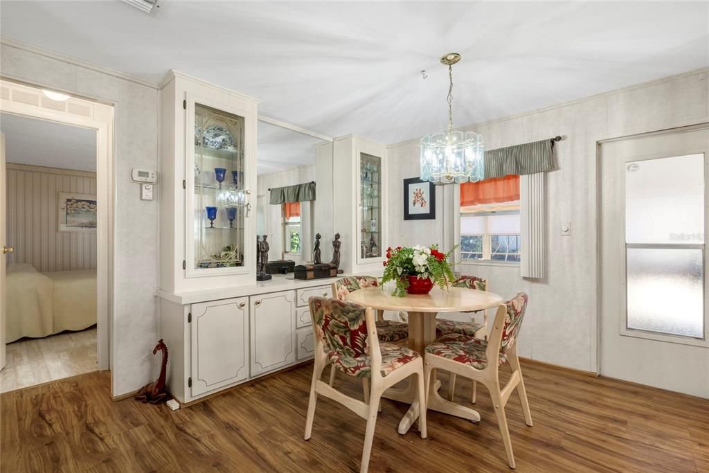 待售: $159,000 (2 贝兹, 2 浴室, 960 平方英尺)