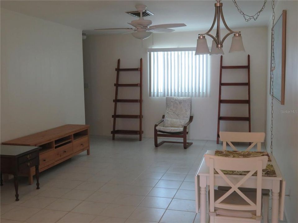 出租: $1,450 (2 贝兹, 1 浴室, 1100 平方英尺)