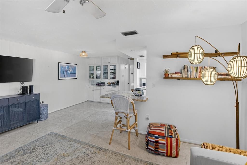 出租: $1,800 (1 贝兹, 1 浴室, 650 平方英尺)