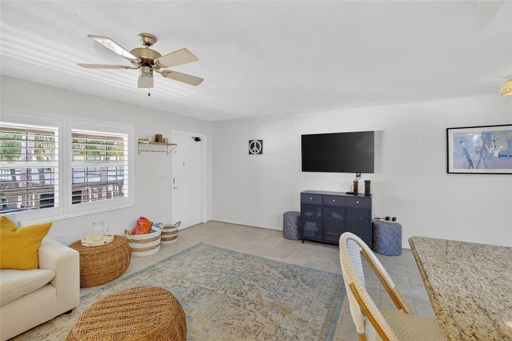 出租: $1,800 (1 贝兹, 1 浴室, 650 平方英尺)