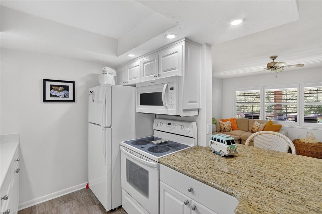 出租: $1,800 (1 贝兹, 1 浴室, 650 平方英尺)