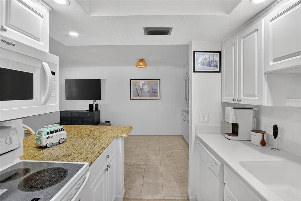 出租: $1,800 (1 贝兹, 1 浴室, 650 平方英尺)