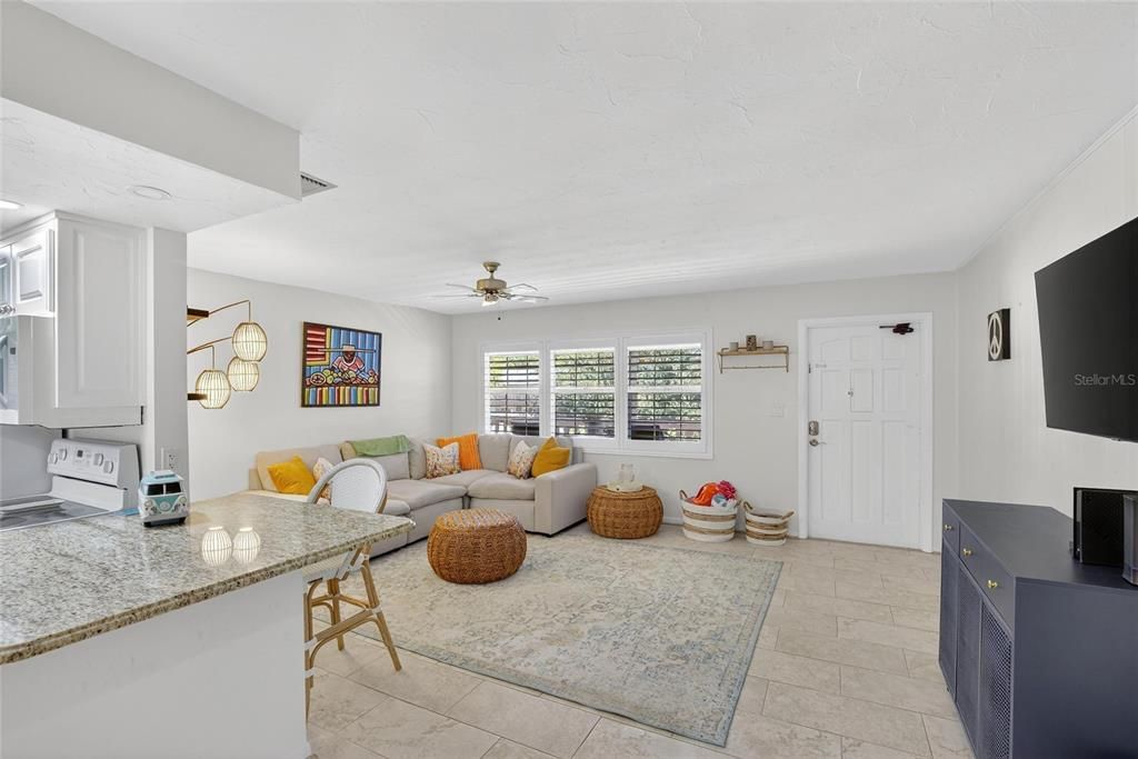 出租: $1,800 (1 贝兹, 1 浴室, 650 平方英尺)