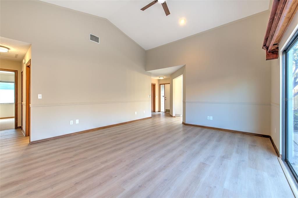 For Sale: $375,000 (3 beds, 2 baths, 1228 Square Feet)