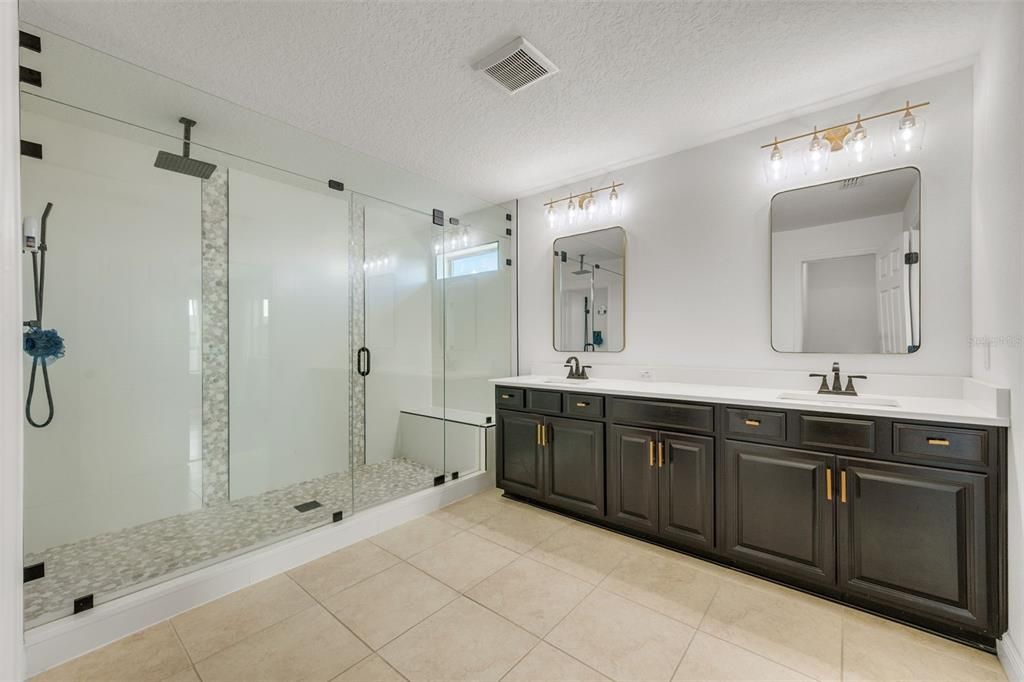 For Rent: $3,500 (5 beds, 3 baths, 3430 Square Feet)