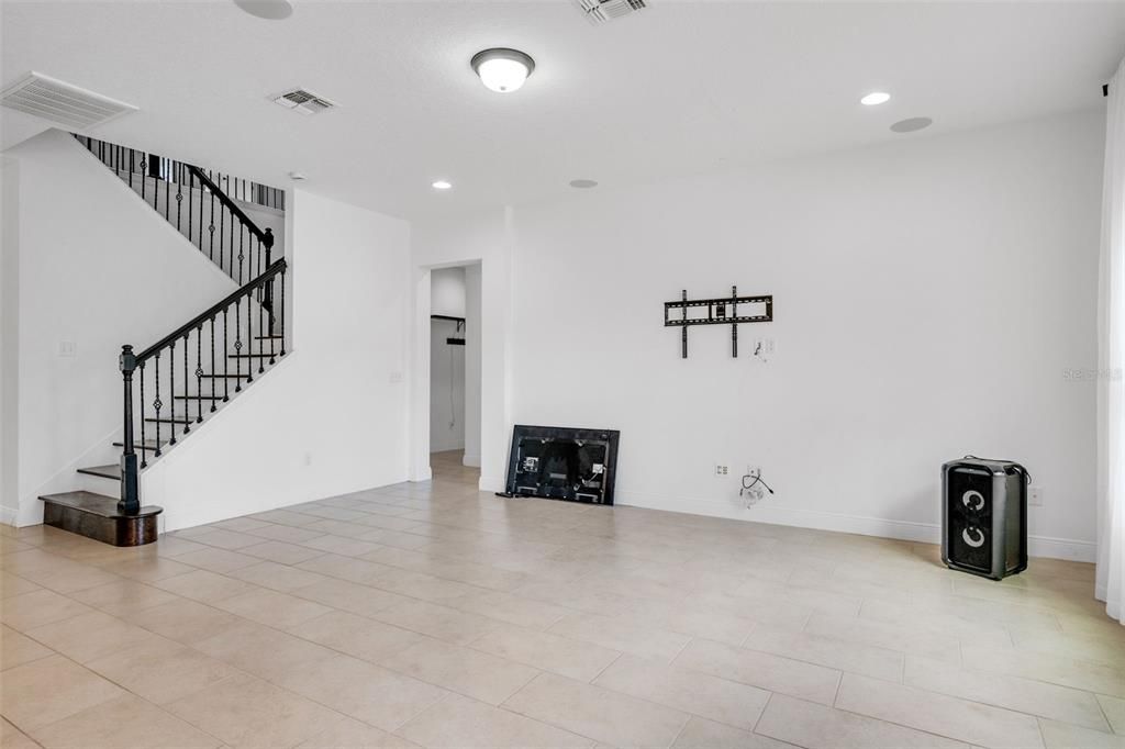 For Rent: $3,500 (5 beds, 3 baths, 3430 Square Feet)