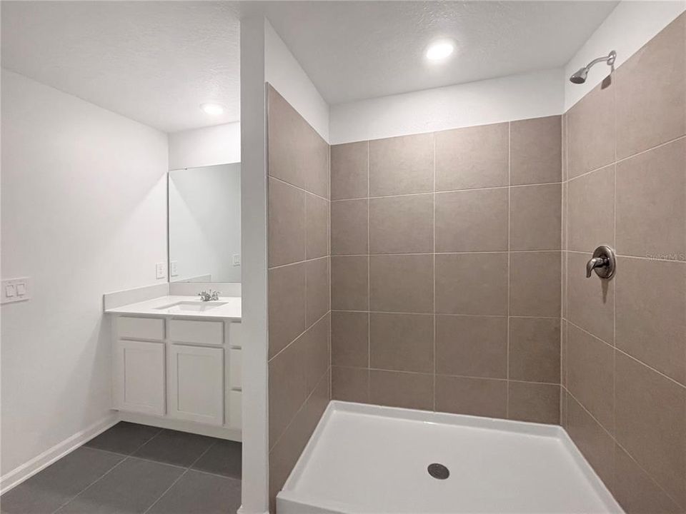 En Renta: $2,600 (5 camas, 3 baños, 2451 Pies cuadrados)